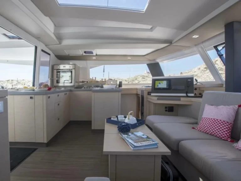 Hyr en Fountaine Pajot Astrea 42 Punat 