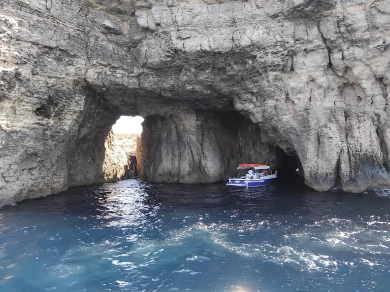 Chadron sportfisher charter bareboat eller skeppad i Värld