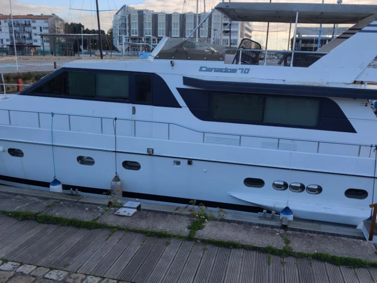 Lyx yacht för uthyrning La Rochelle till det bästa priset 