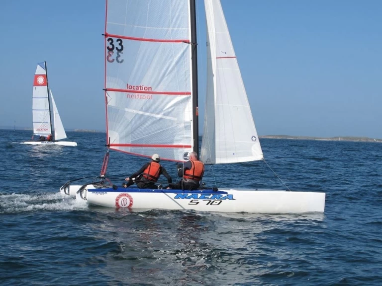 Nacra 570 FUN charter bareboat eller skeppad i Carnac