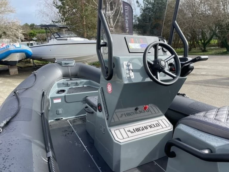 Highfield HIGHFIELD 54 PATROL COASTER charter bareboat eller skeppad i Port-Haliguen