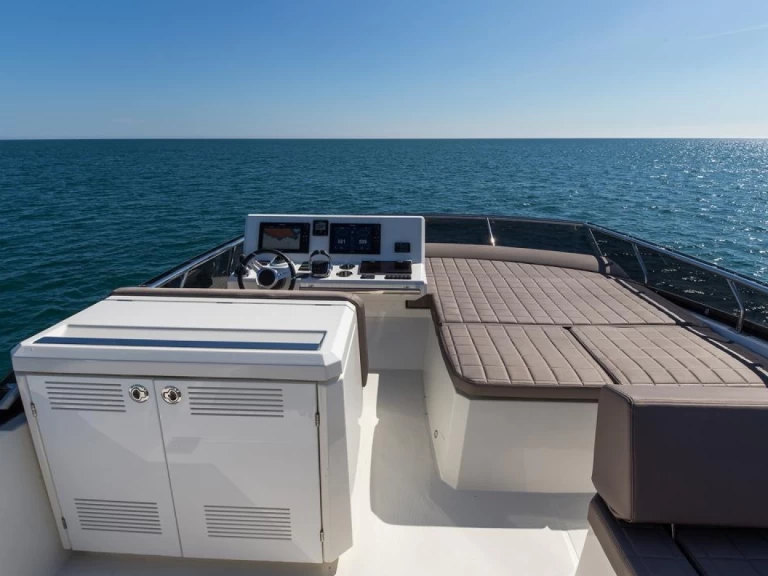 Yacht charter Port-Haliguen billig Prestige 520