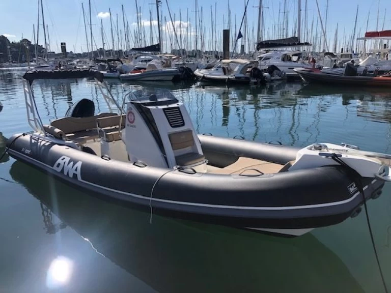 Bwa BWA 24 GTO charter bareboat eller skeppad i La Trinité-sur-Mer