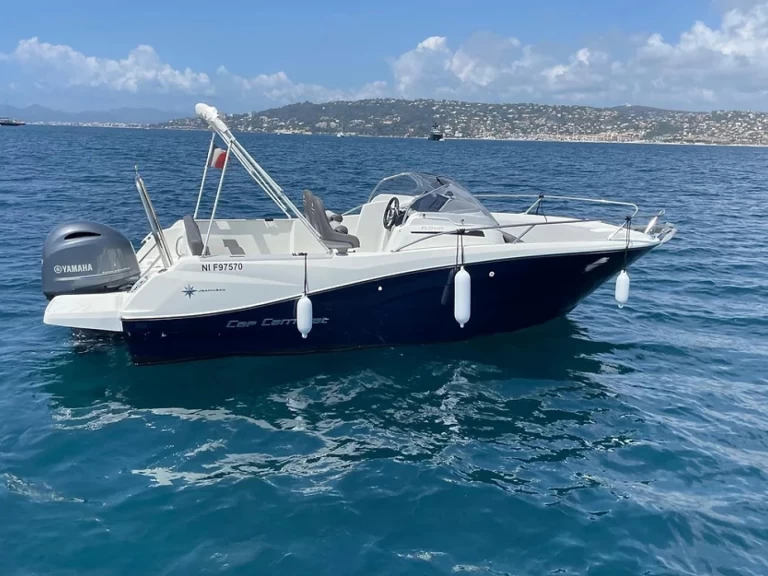 Jeanneau Cap Camarat 6.5 WA charter bareboat eller skeppad i Antibes