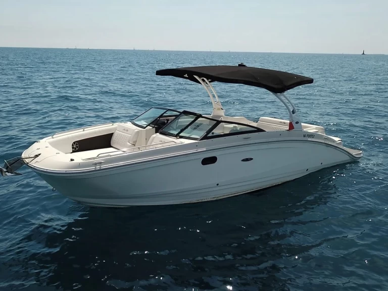 Sea Ray SDX 290 charter bareboat eller skeppad i Antibes