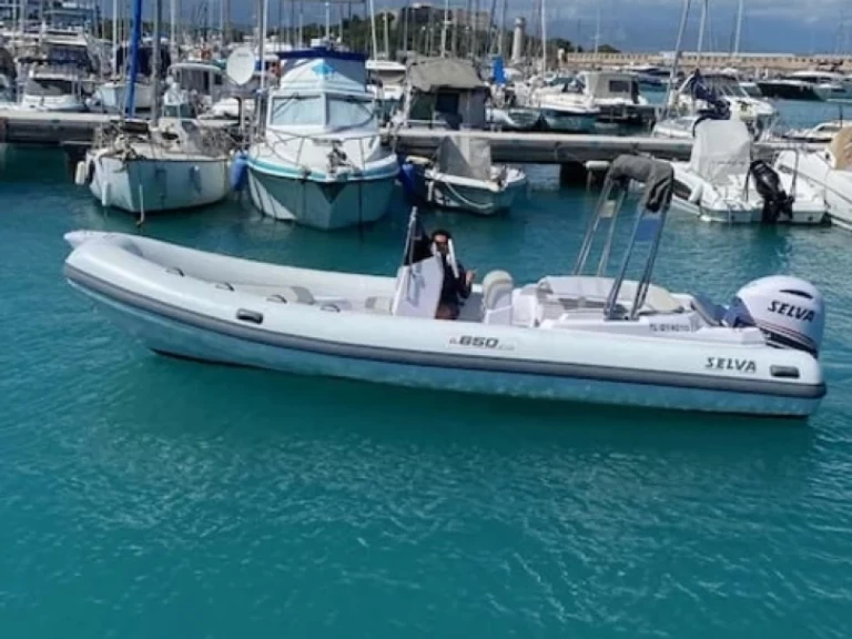 Hyr en Selva Selva D650 Family Antibes 