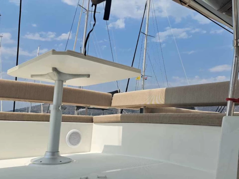 Bali Bali 4.4 charter bareboat eller skeppad i Palma de Mallorca