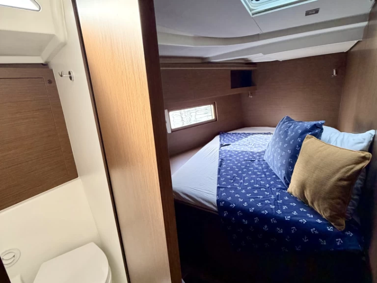 Bénéteau Oceanis 51.1 charter bareboat eller skeppad i Primošten 