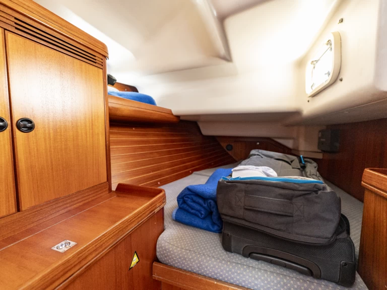 Hyra Segelbåt  med eller utan skeppare Elan Split  