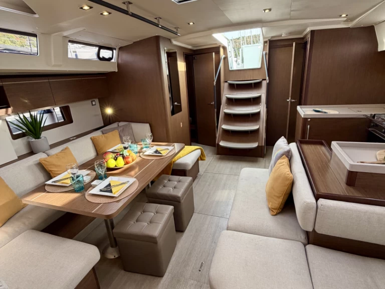 Hyra Segelbåt  med eller utan skeppare Bénéteau Primošten  