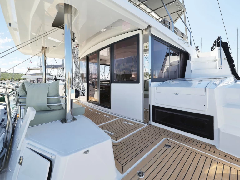 Hyra Katamaran  med eller utan skeppare Bali Sukošan 