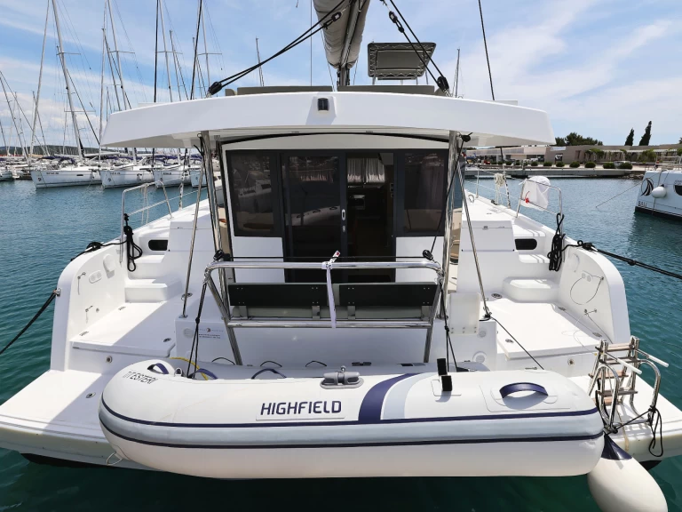 Yacht charter Sukošan billig Bali Catspace Voile