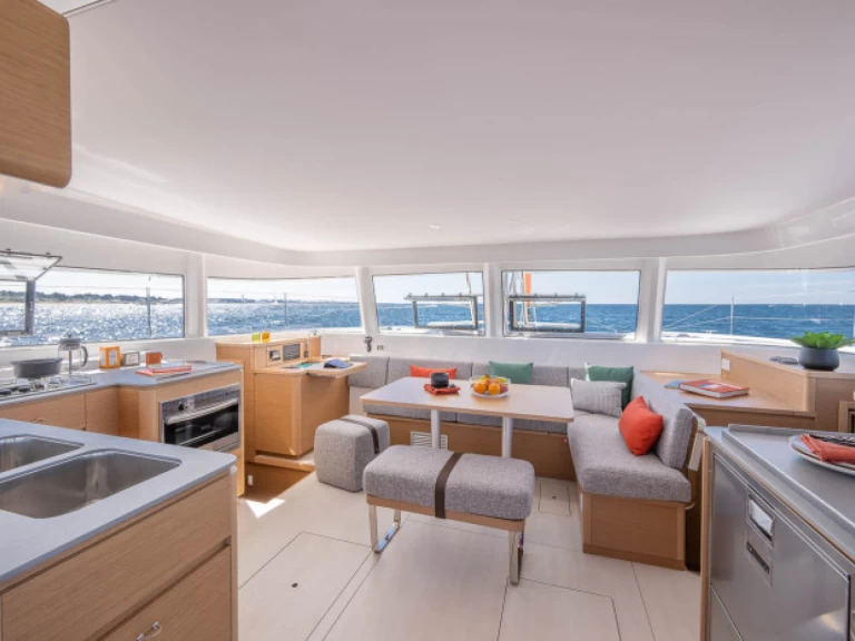 Hyra Katamaran  med eller utan skeppare Excess Rhodes (City) 