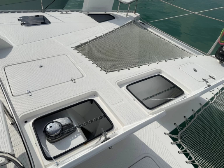 Island Spirit Yachts Island Spirit 410 charter bareboat eller skeppad i Mai Khao