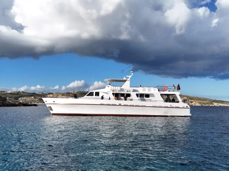 Uthyrning Motorbåt  Pathfinder med en båtlicens 