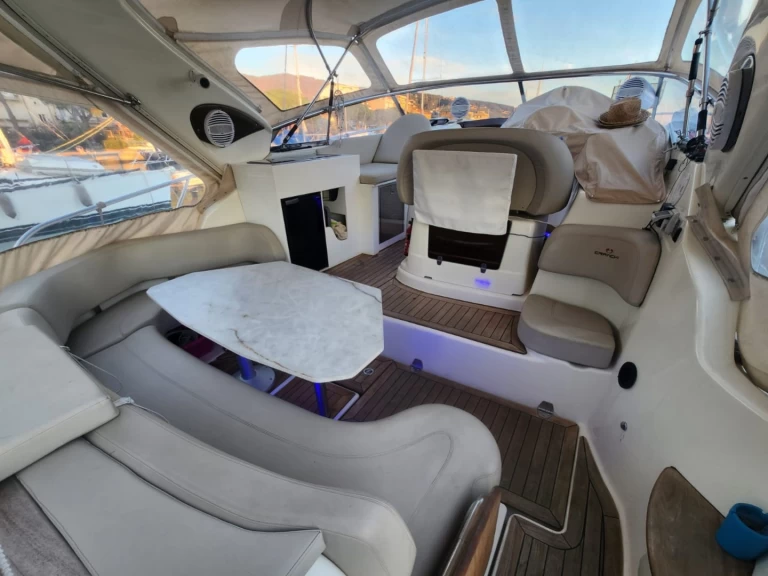 Hyra Motorbåt  med eller utan skeppare Cranchi Portofino 