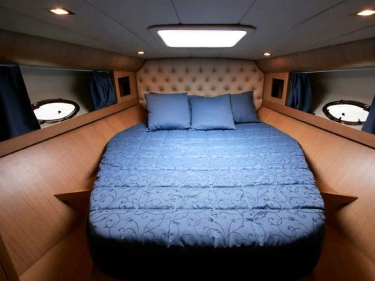 cherokee Cherokee 51 charter bareboat eller skeppad i Portofino