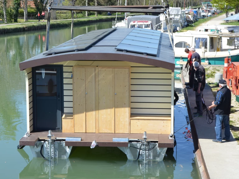 phoebus PMR 2 cabines charter bareboat eller skeppad i Moissac