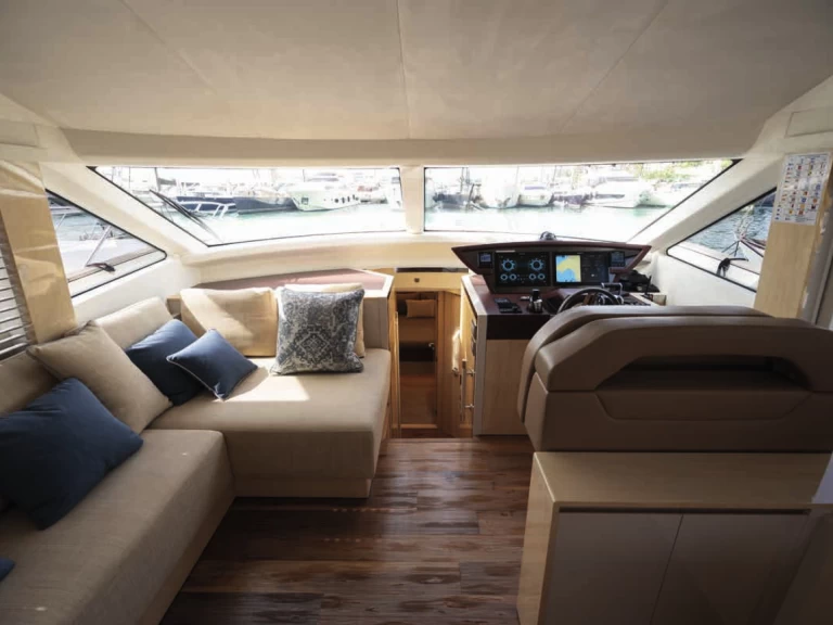 Hyr en Bénéteau Monte Carlo Yacht 66 Castellammare di Stabia 