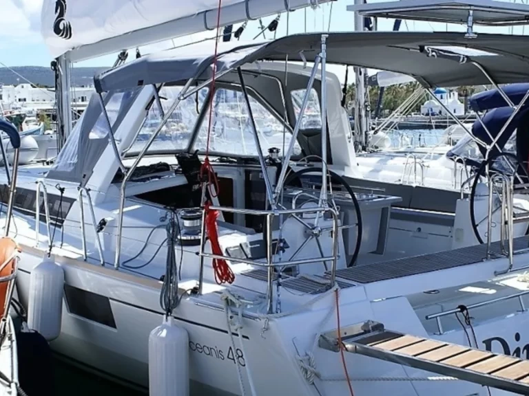 Bénéteau Oceanis 48 charter bareboat eller skeppad i Skiathos