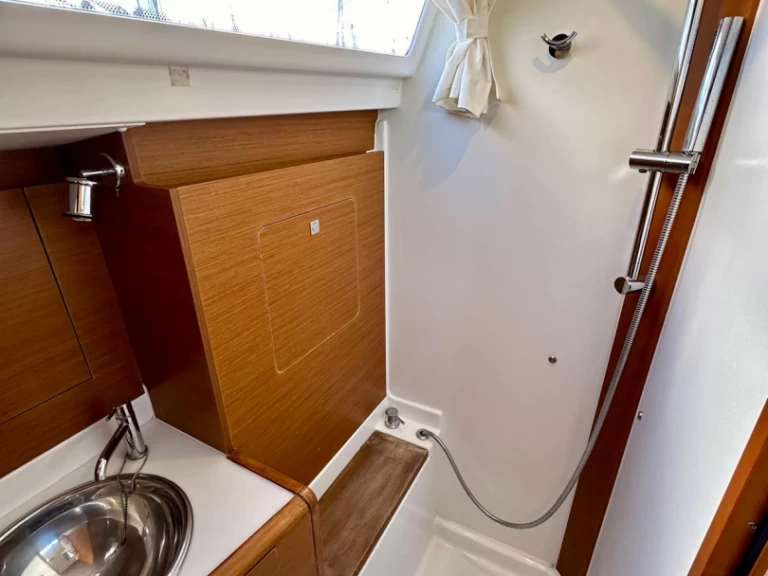 Hyra Segelbåt  med eller utan skeppare Jeanneau Sukošan 