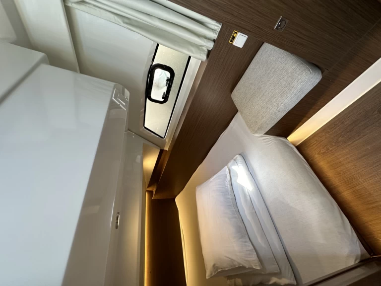 Hyra Motorbåt  med eller utan skeppare Jeanneau Drage 