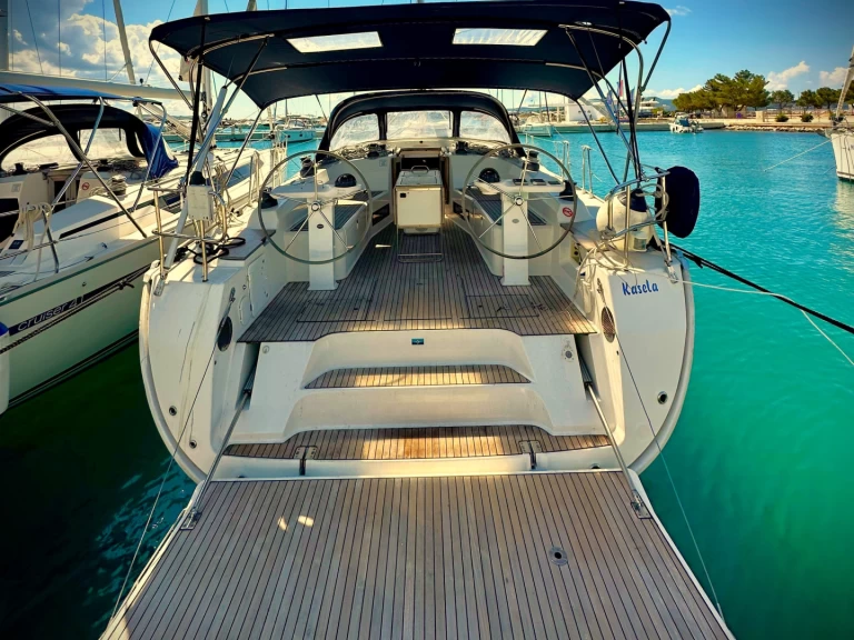 Bavaria Cruiser 45 charter bareboat eller skeppad i Sukošan