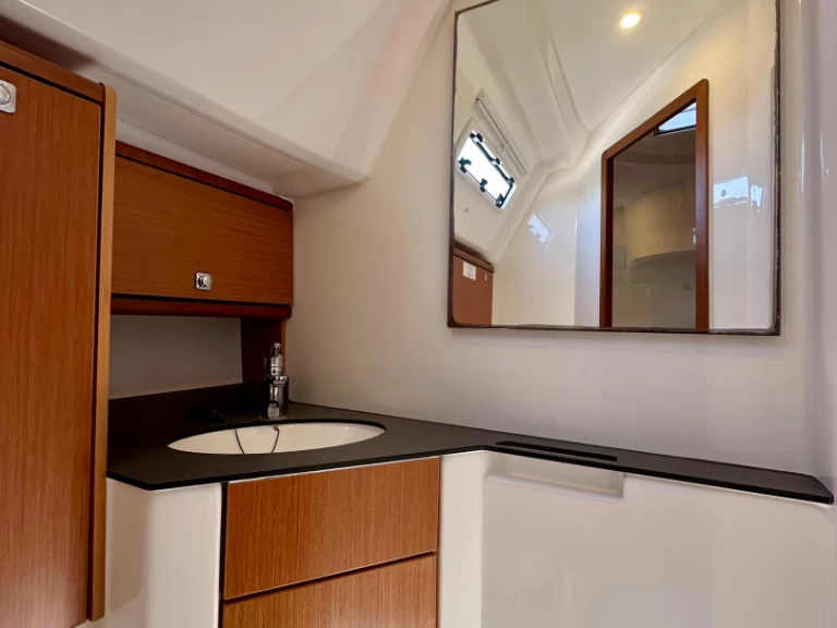 Uthyrning Segelbåt  Bavaria med en båtlicens 