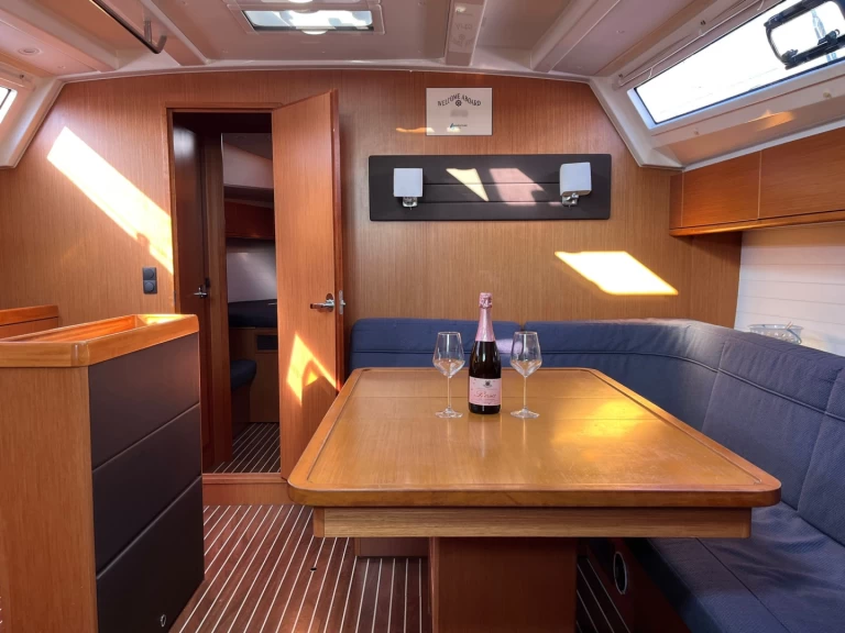 Uthyrning Segelbåt  Bavaria med en båtlicens 