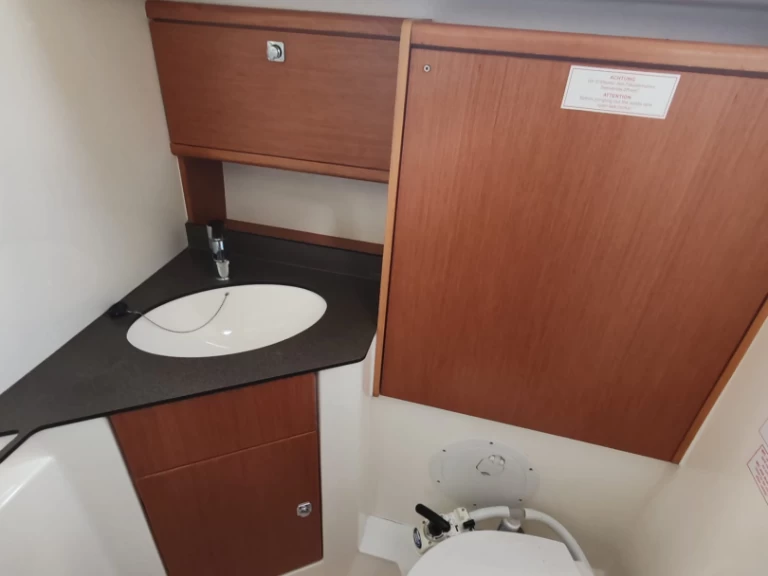 Uthyrning Segelbåt  Bavaria med en båtlicens 