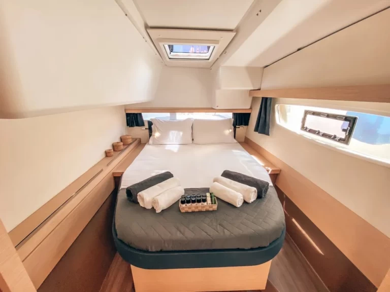 Uthyrning Katamaran  Fountaine Pajot med en båtlicens 