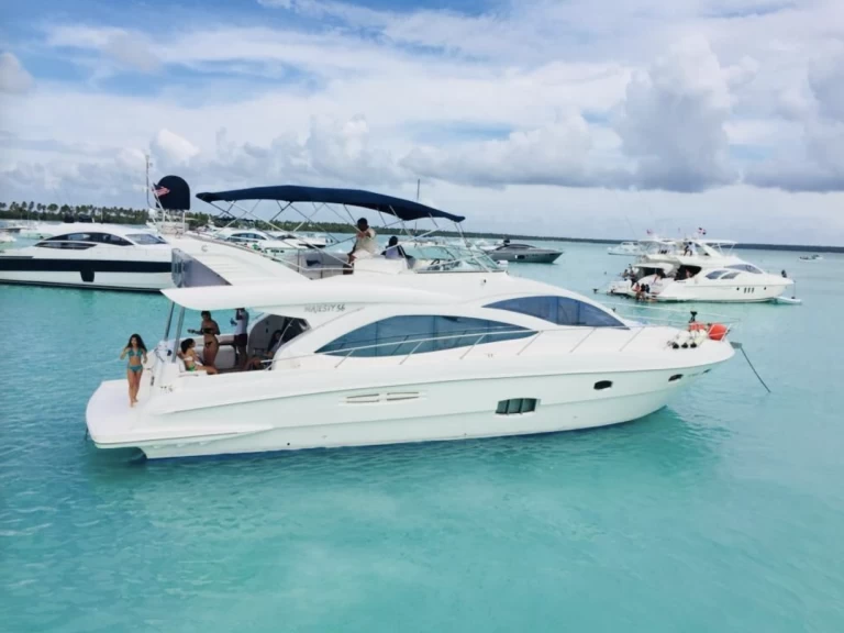 Hyra Motorbåt  med eller utan skeppare Azimut La Romana 