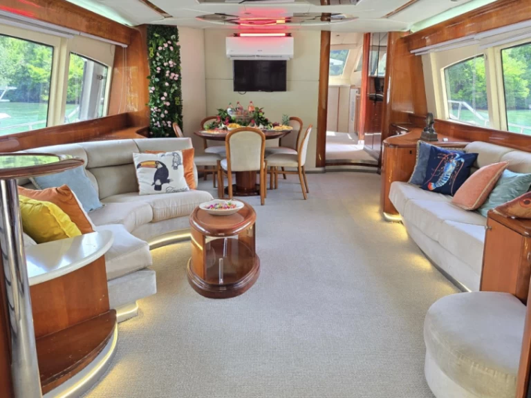 Hyra Lyx yacht med eller utan skeppare Majesty Yachts La Romana 