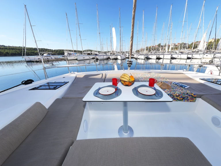 Hyra Katamaran  med eller utan skeppare Bali Šibenik  