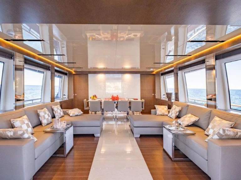 Yacht charter San Remo billig BACCARAT