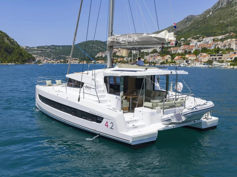 Uthyrning Katamaran  Bali med en båtlicens 