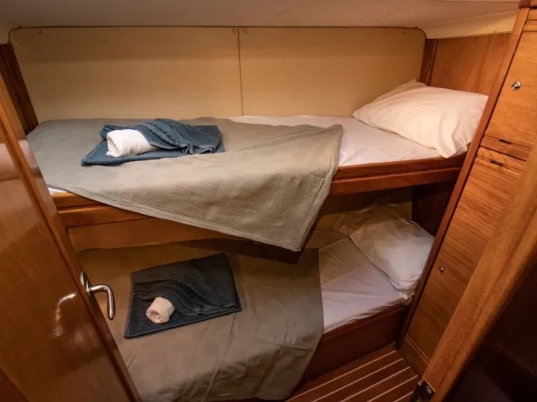 Hyra Segelbåt  med eller utan skeppare Bavaria Nikiána 