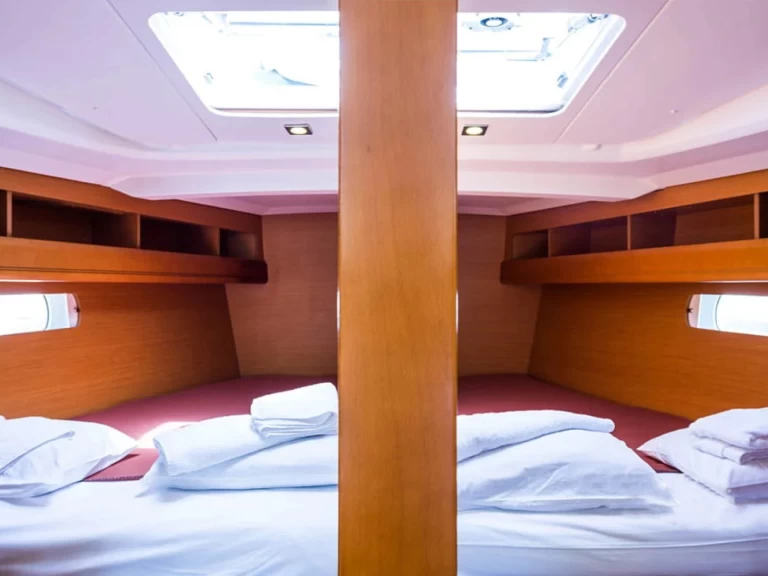 Yacht charter Nikiána billig Sun Odyssey 469