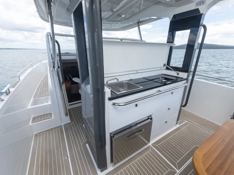 Hyra Motorbåt  med eller utan skeppare Nimbus Níkiti 