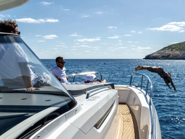 Uthyrning Motorbåt  Nimbus med en båtlicens 