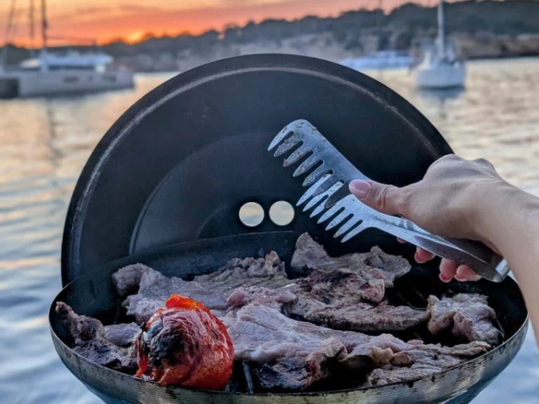 Jeanneau Sun Odyssey 44 charter bareboat eller skeppad i Sant Antoni de Portmany