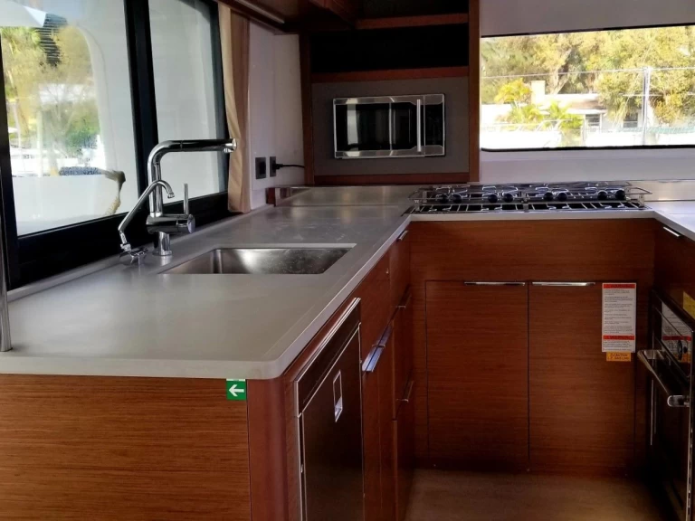 Lagoon Lagoon 46 charter bareboat eller skeppad i Parish of Saint George