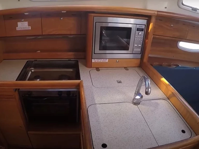 Uthyrning Segelbåt  Bavaria med en båtlicens 