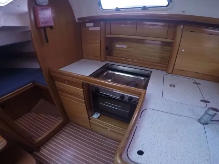 Hyra Segelbåt  med eller utan skeppare Bavaria Nikiána 