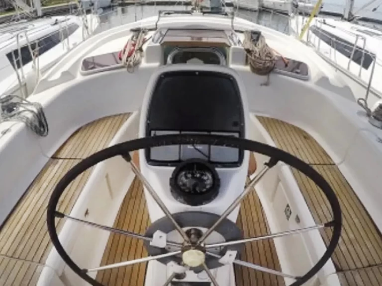 Segelbåt  för uthyrning Nikiána till det bästa priset 