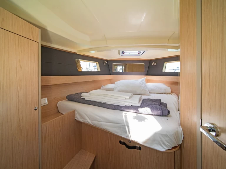 Båtuthyrning Bénéteau Oceanis 41.1 i Nikiána på Samboat 