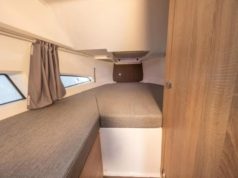 Yacht charter Glyfada billig Nordkapp Coupe 905