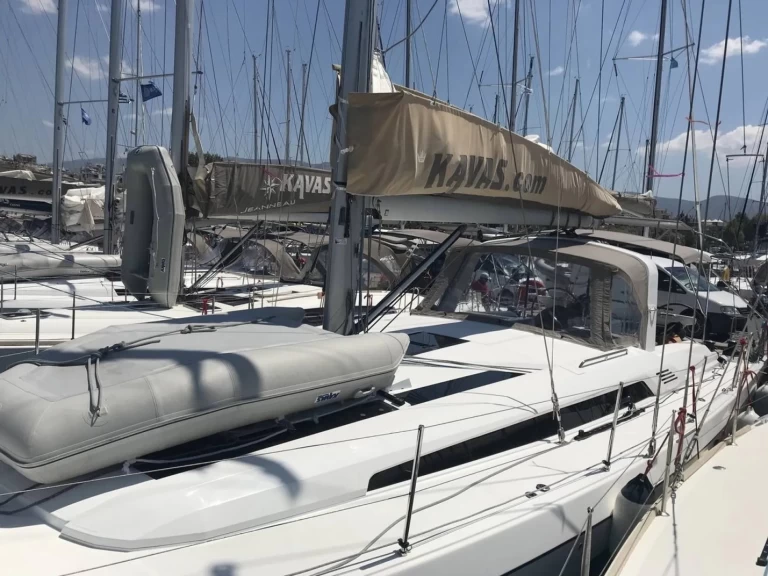 Yacht charter Nikiána billig Oceanis 51.1