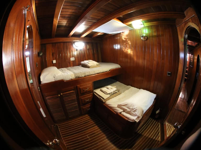 Hyra Segelbåt  med eller utan skeppare  Salerno 