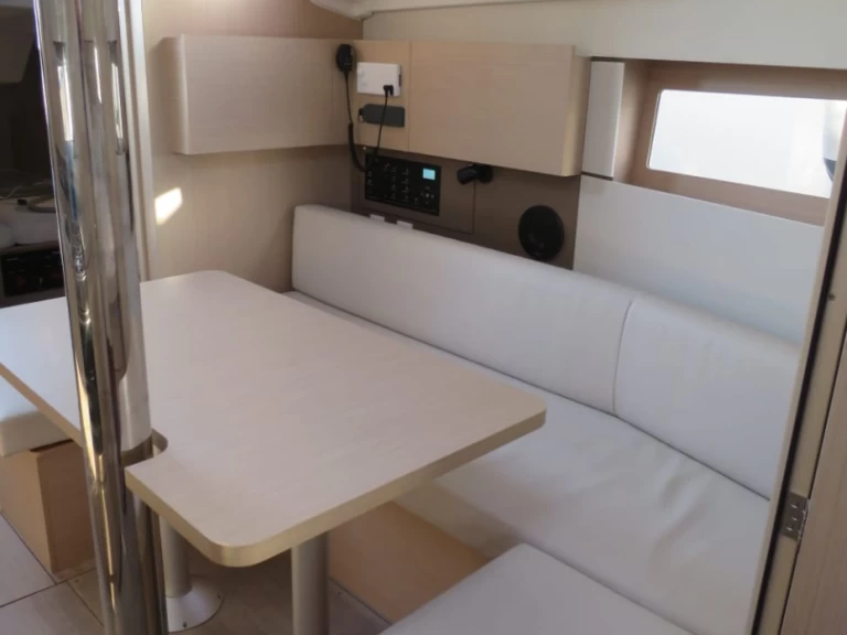 Uthyrning Procida - Bénéteau Oceanis 38 av Samboat 